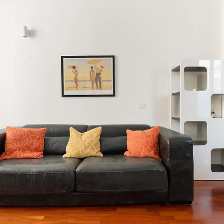 Guesthost - Comfy Terrazza Farini In Derganino ميلان