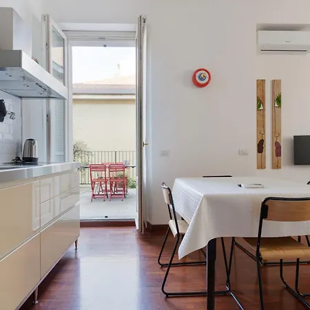 Guesthost - Comfy Terrazza Farini In Derganino Appartement *