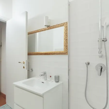 Guesthost - Comfy Terrazza Farini In Derganino Appartement