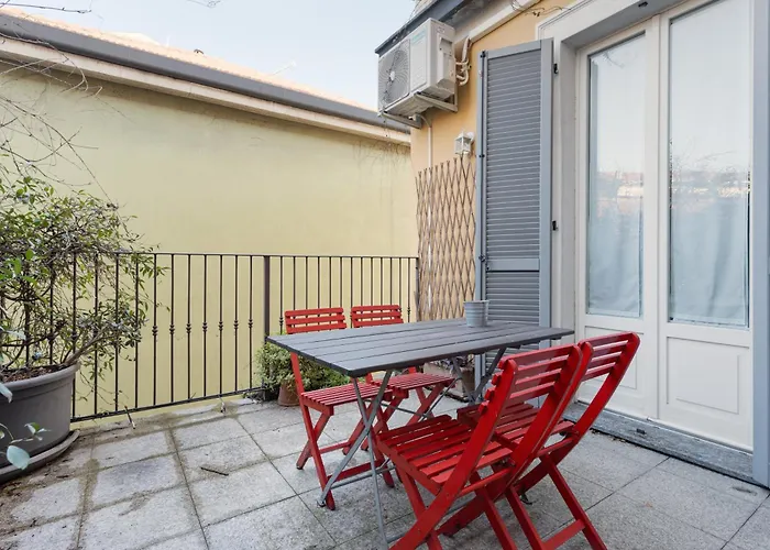 شقة Guesthost - Comfy Terrazza Farini In Derganino ميلان