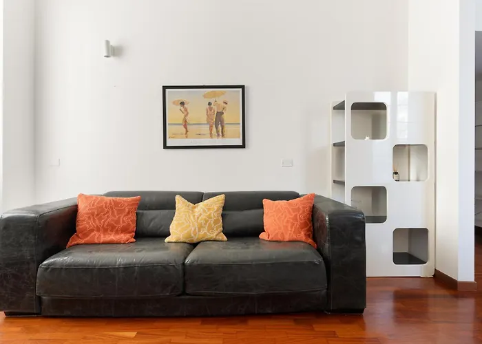 Guesthost - Comfy Terrazza Farini In Derganino ميلان